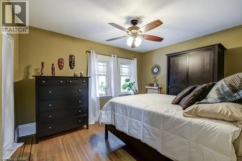46 Sherman Avenue S, Hamilton, ON - Indoor Photo Showing Bedroom