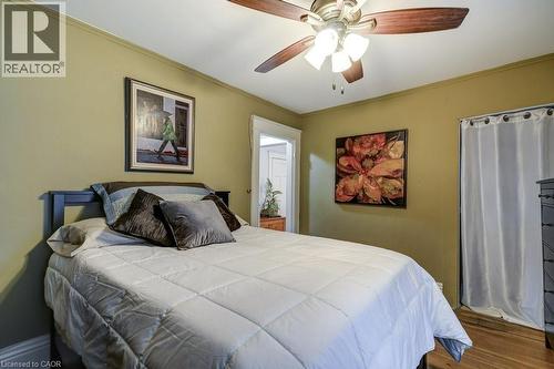 46 Sherman Avenue S, Hamilton, ON - Indoor Photo Showing Bedroom