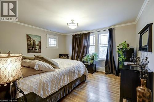 46 Sherman Avenue S, Hamilton, ON - Indoor Photo Showing Bedroom