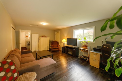 2042 Cedar Rd, Nanaimo, BC 