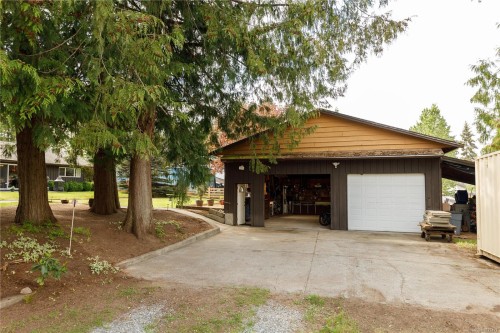 2042 Cedar Rd, Nanaimo, BC 
