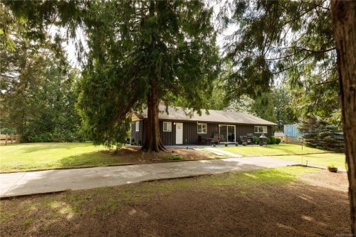 2042 Cedar Rd, Nanaimo, BC 