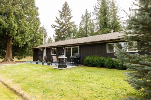 2042 Cedar Rd, Nanaimo, BC 