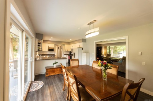 2042 Cedar Rd, Nanaimo, BC 