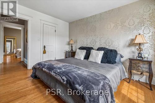 40 Stanley Avenue, Hamilton, ON - Indoor Photo Showing Bedroom