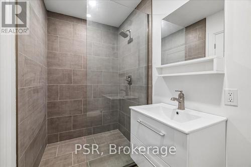 40 Stanley Avenue, Hamilton, ON - Indoor Photo Showing Bathroom
