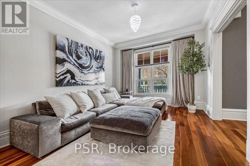 40 Stanley Avenue, Hamilton, ON - Indoor Photo Showing Living Room