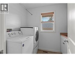 Laundry room on same level as bedrooms - 