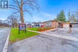 118 BRIMORTON DRIVE Toronto, ON M1P 4A1