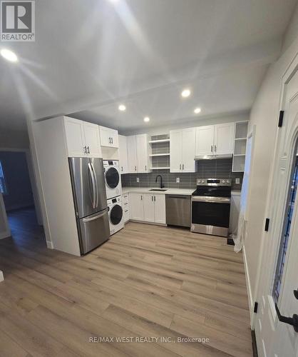 413 Paling Avenue, Hamilton, ON - Indoor Photo Showing Kitchen With Stainless Steel Kitchen