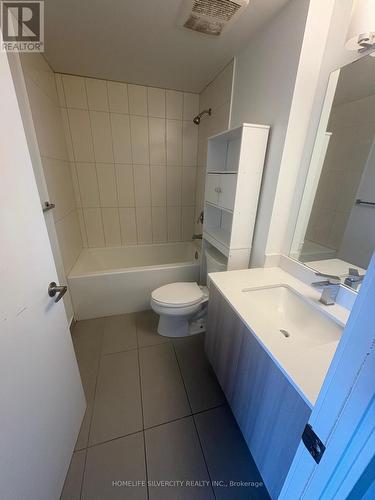 312 - 550 North Service Road, Grimsby, ON - Indoor Photo Showing Bathroom