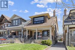 279 LAUDER AVENUE Toronto, ON M6E 3H5