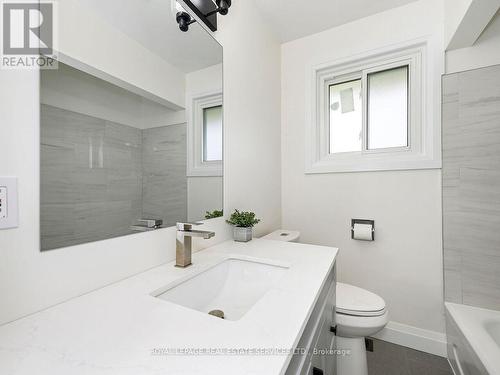 873 Sixth Street, Mississauga, ON - Indoor Photo Showing Bathroom