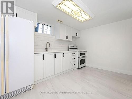 873 Sixth Street, Mississauga, ON - Indoor Photo Showing Kitchen