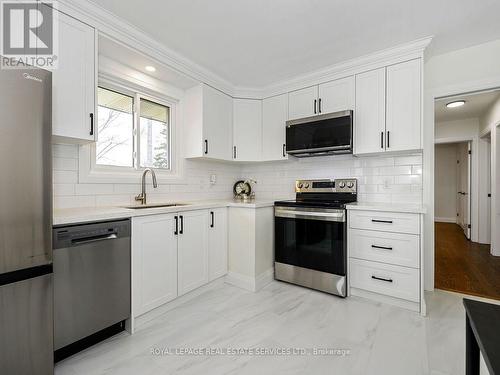 873 Sixth Street, Mississauga, ON - Indoor Photo Showing Kitchen With Stainless Steel Kitchen