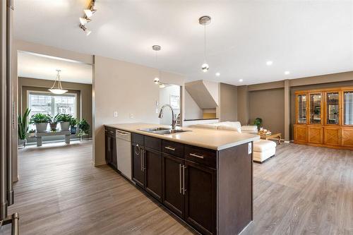 231 Bellflower Road, Winnipeg, MB - Indoor Photo Showing Kitchen With Double Sink