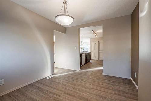 231 Bellflower Road, Winnipeg, MB - Indoor Photo Showing Other Room