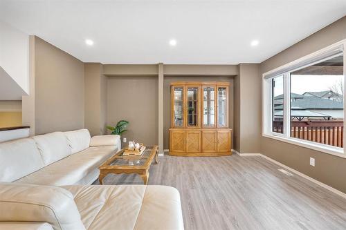 231 Bellflower Road, Winnipeg, MB - Indoor