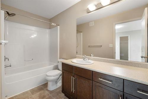 231 Bellflower Road, Winnipeg, MB - Indoor Photo Showing Bathroom