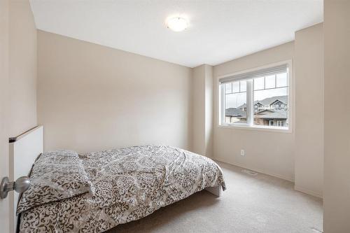 231 Bellflower Road, Winnipeg, MB - Indoor Photo Showing Bedroom