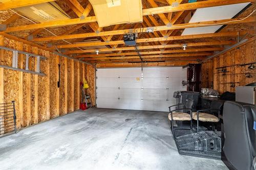 231 Bellflower Road, Winnipeg, MB - Indoor Photo Showing Garage