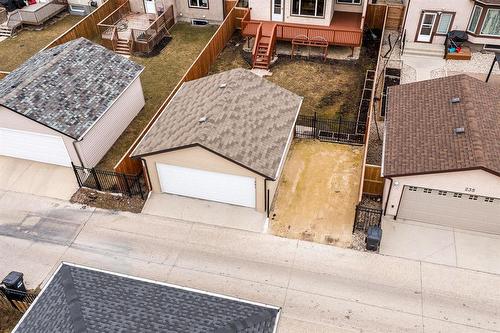 231 Bellflower Road, Winnipeg, MB - Outdoor With Exterior