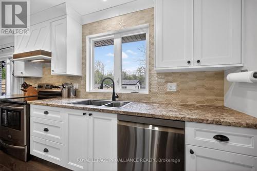 9 Willow Drive, Augusta, ON - Indoor Photo Showing Kitchen With Double Sink With Upgraded Kitchen