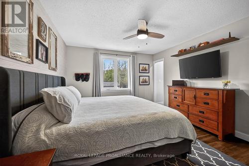 9 Willow Drive, Augusta, ON - Indoor Photo Showing Bedroom