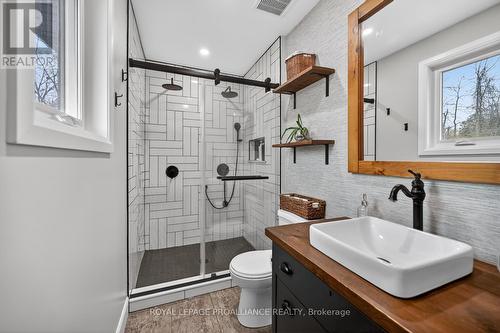9 Willow Drive, Augusta, ON - Indoor Photo Showing Bathroom