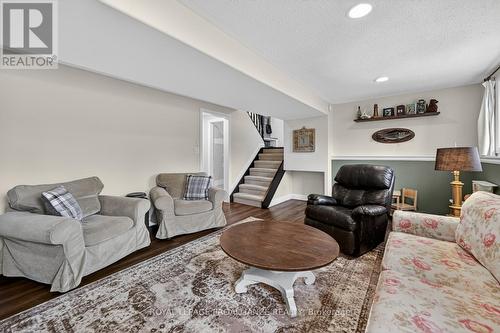 9 Willow Drive, Augusta, ON - Indoor Photo Showing Living Room
