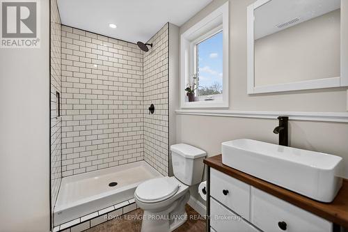 9 Willow Drive, Augusta, ON - Indoor Photo Showing Bathroom
