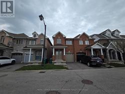 902 FRANCINE CRESCENT Mississauga, ON L5V 0E2