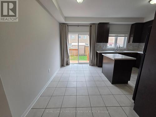 902 Francine Crescent, Mississauga, ON - Indoor Photo Showing Kitchen With Double Sink