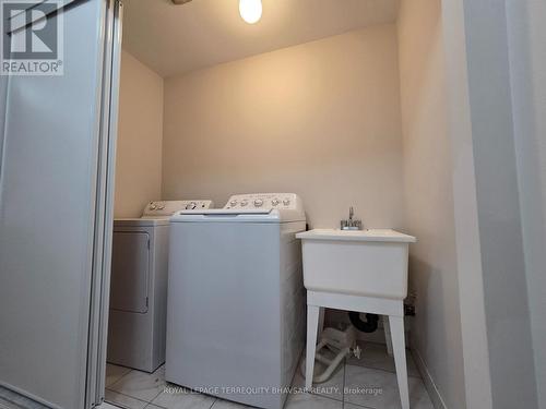 902 Francine Crescent, Mississauga, ON - Indoor Photo Showing Laundry Room