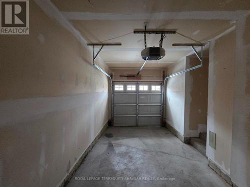 902 Francine Crescent, Mississauga, ON - Indoor Photo Showing Garage
