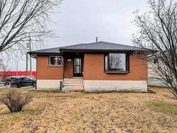 200 Kensington Drive Thunder Bay, ON P7C 2A5