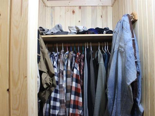 51 Grant Dr, Rainy River, ON - Indoor With Storage