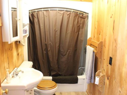 51 Grant Dr, Rainy River, ON - Indoor Photo Showing Bathroom