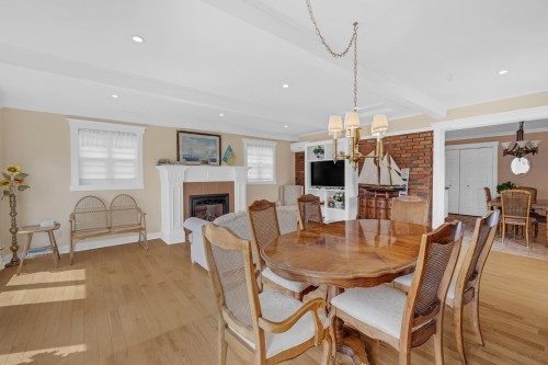 Salle à manger - 98 Rue Doody, Chambly, QC - Indoor Photo Showing Dining Room With Fireplace