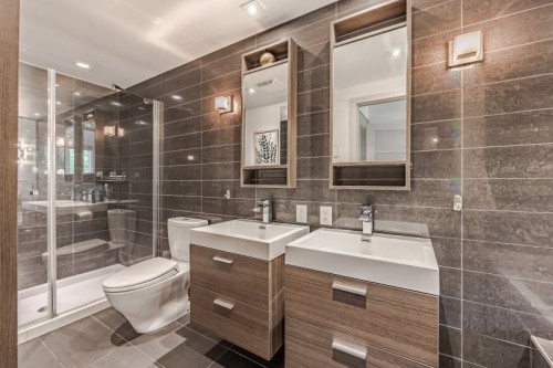 Master Bathroom - 113-905 Av. Plymouth, Mont-Royal, QC - Indoor Photo Showing Bathroom