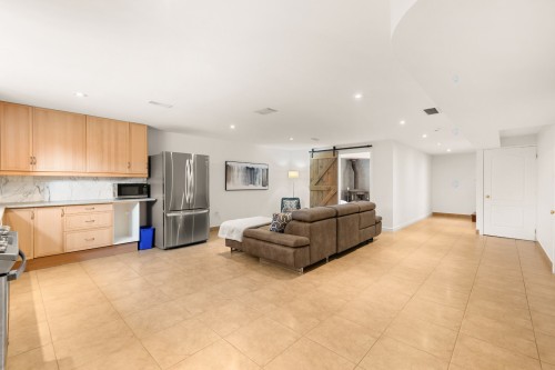 Salon - 860 Ch. De La Baie, Rigaud, QC - Indoor Photo Showing Kitchen