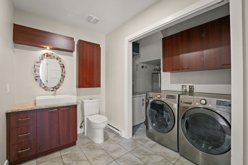 Powder room - 995 Rue Tait, Montréal (Saint-Laurent), QC - Indoor Photo Showing Laundry Room