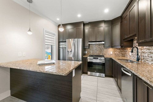Kitchen - 995 Rue Tait, Montréal (Saint-Laurent), QC - Indoor Photo Showing Kitchen With Double Sink With Upgraded Kitchen