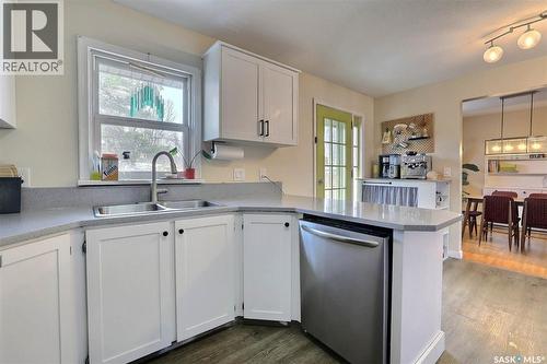 617 Mullin Avenue E, Regina, SK - Indoor Photo Showing Kitchen With Double Sink