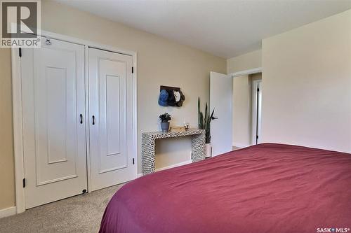 617 Mullin Avenue E, Regina, SK - Indoor Photo Showing Bedroom
