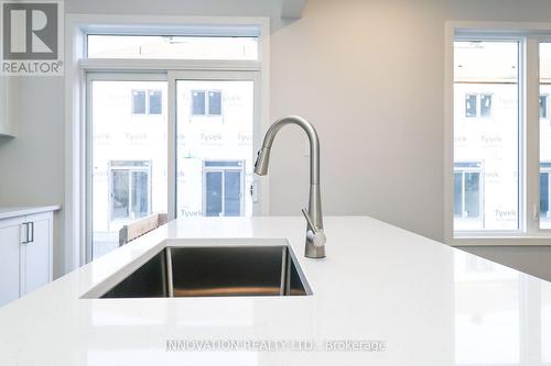 1033 Elixir Place, Ottawa, ON - Indoor Photo Showing Kitchen