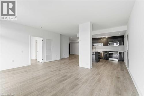 2782 Barton Street E Unit# 1017, Hamilton, ON - Indoor Photo Showing Kitchen