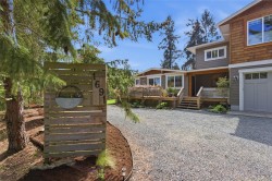 1691 Acacia Rd Nanoose Bay, BC V9P 9C6