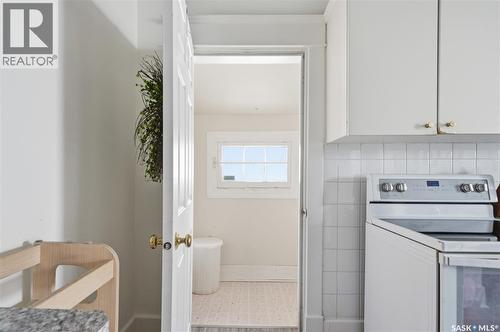 236 I Avenue N, Saskatoon, SK - Indoor Photo Showing Bathroom