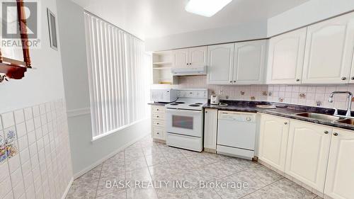 907 - 12 Laurelcrest Street, Brampton, ON - Indoor Photo Showing Kitchen With Double Sink